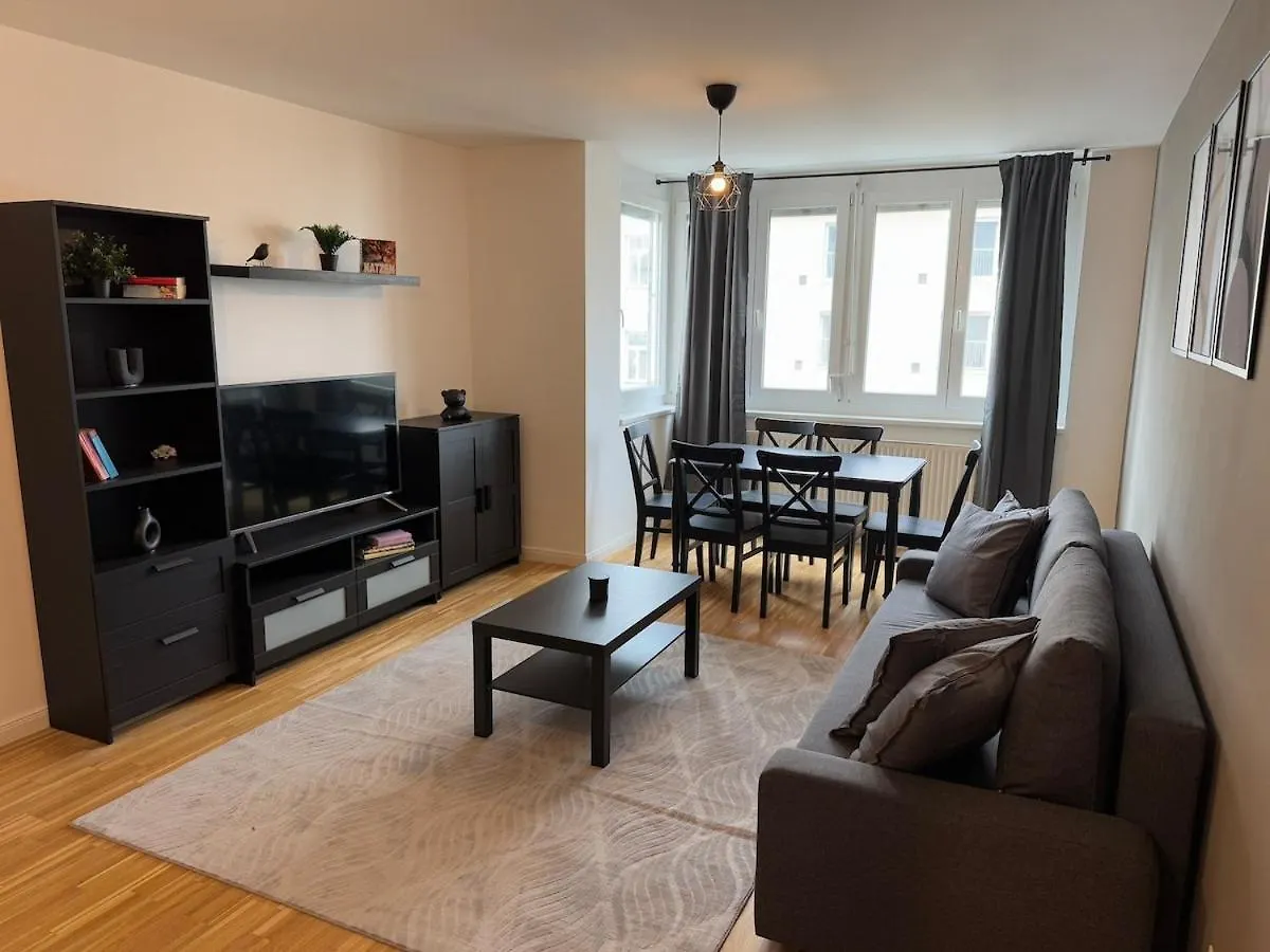 2Br, Danube, Central, U6 & S-Bahn - Axara Housing Brn 33 Vienna Austria