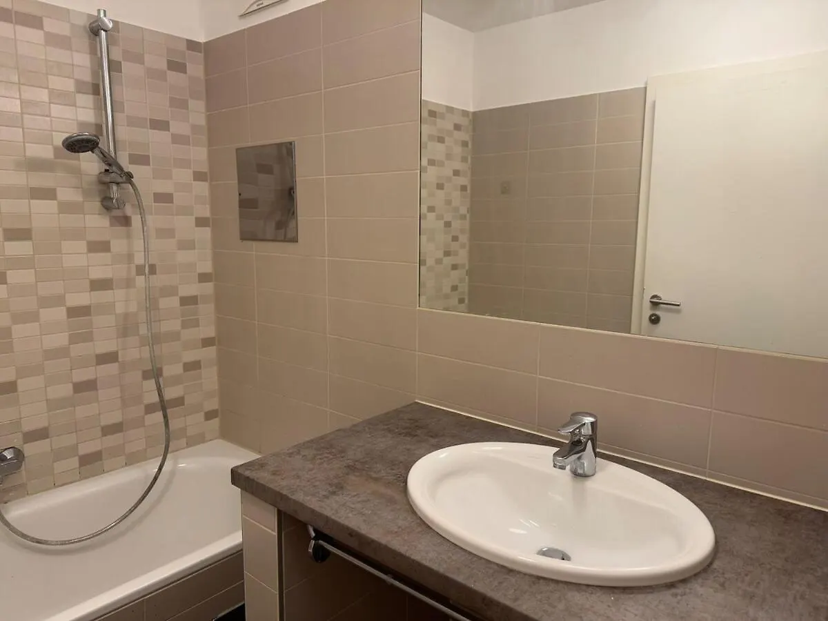 Apartment 2Br, Danube, Central, U6 & S-Bahn - Axara Housing Brn 33 Vienna