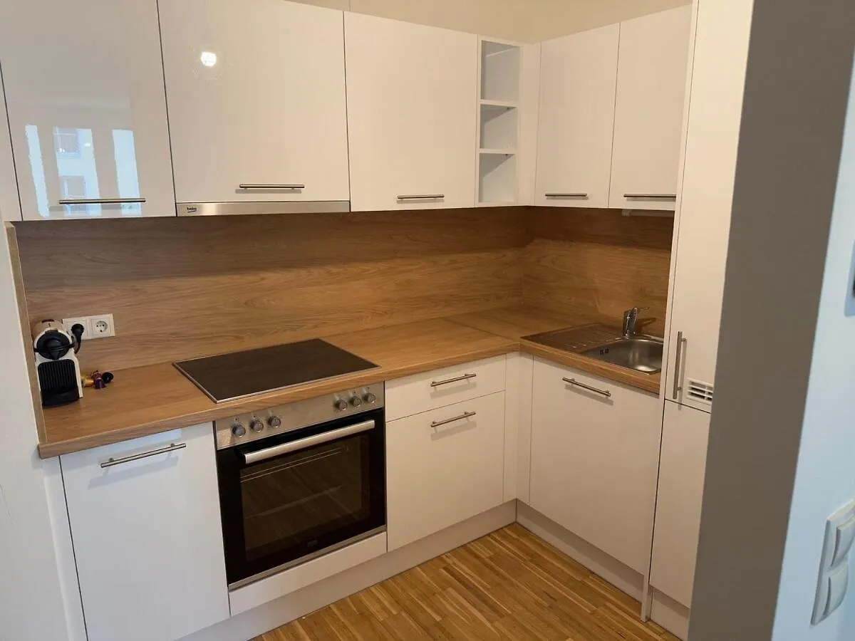 Apartment 2Br, Danube, Central, U6 & S-Bahn - Axara Housing Brn 33 Vienna