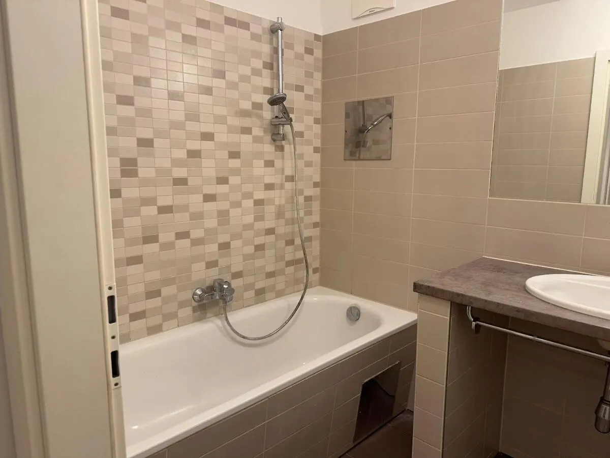 2Br, Danube, Central, U6 & S-Bahn - Axara Housing Brn 33 Vienna Apartment