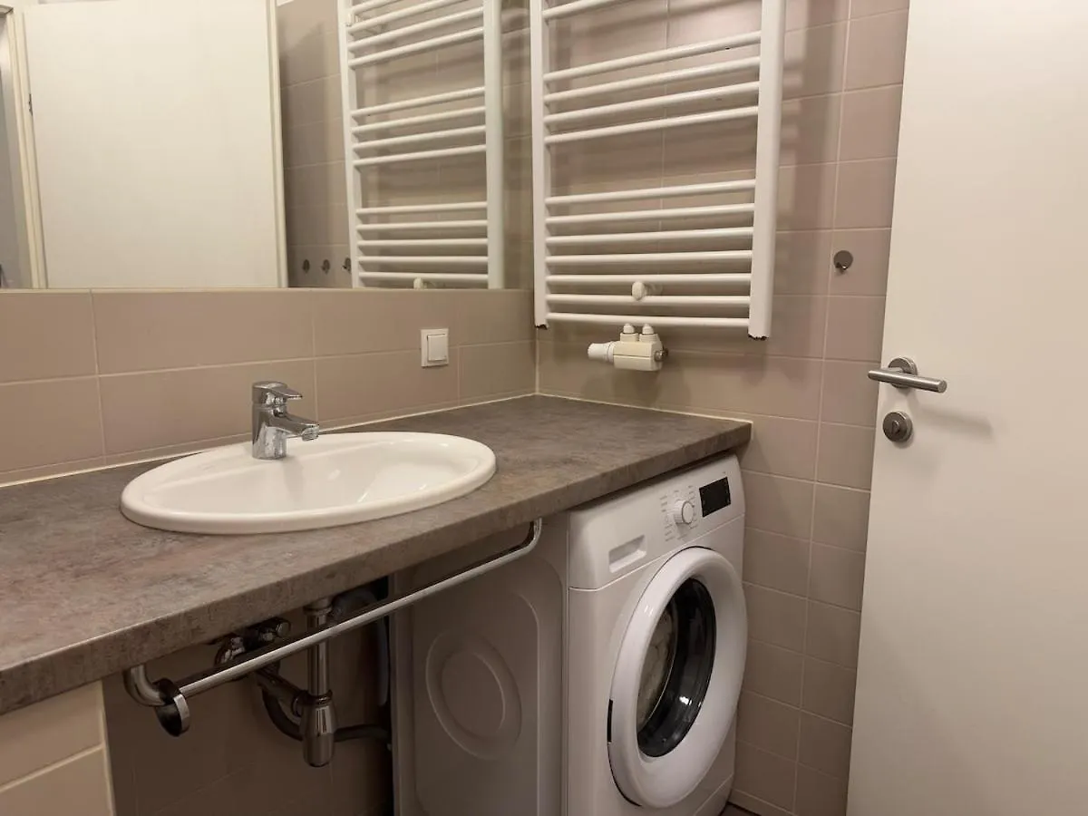2Br, Danube, Central, U6 & S-Bahn - Axara Housing Brn 33 Vienna