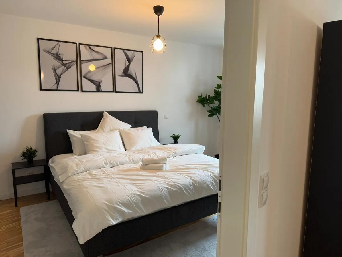 2Br, Danube, Central, U6 & S-Bahn - Axara Housing Brn 33 Vienna Apartment