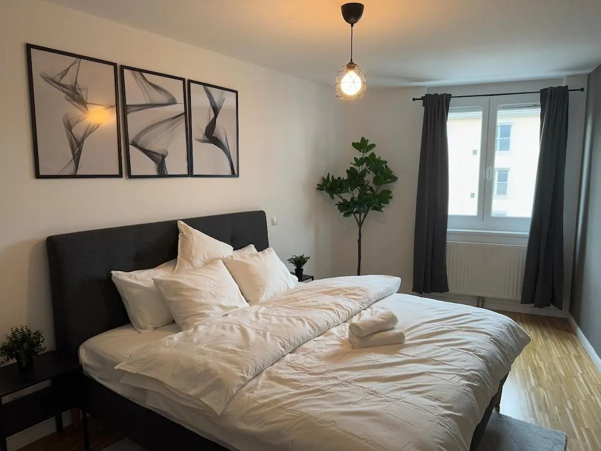 2Br, Danube, Central, U6 & S-Bahn - Axara Housing Brn 33 Vienna