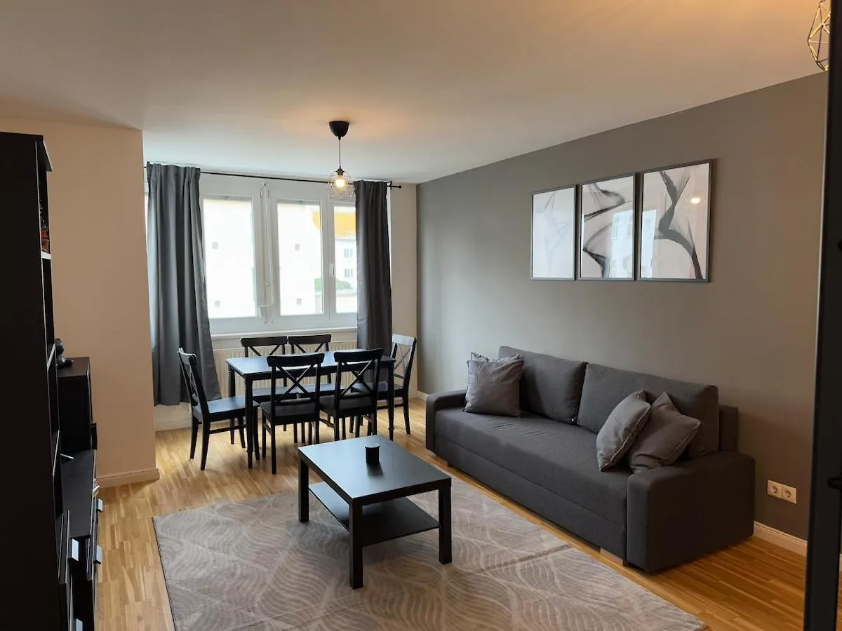 2Br, Danube, Central, U6 & S-Bahn - Axara Housing Brn 33 location