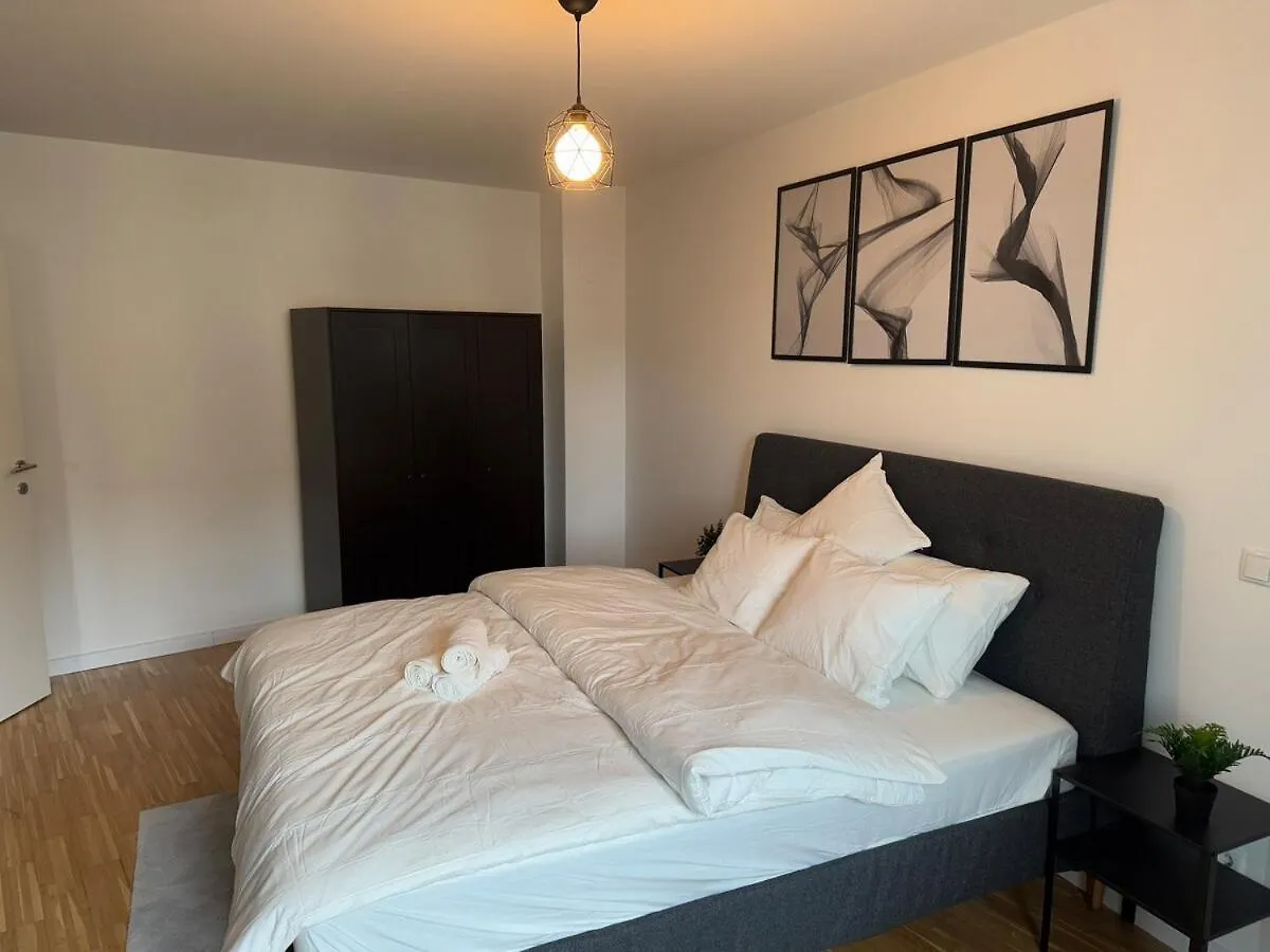 2Br, Danube, Central, U6 & S-Bahn - Axara Housing Brn 33 Vienna