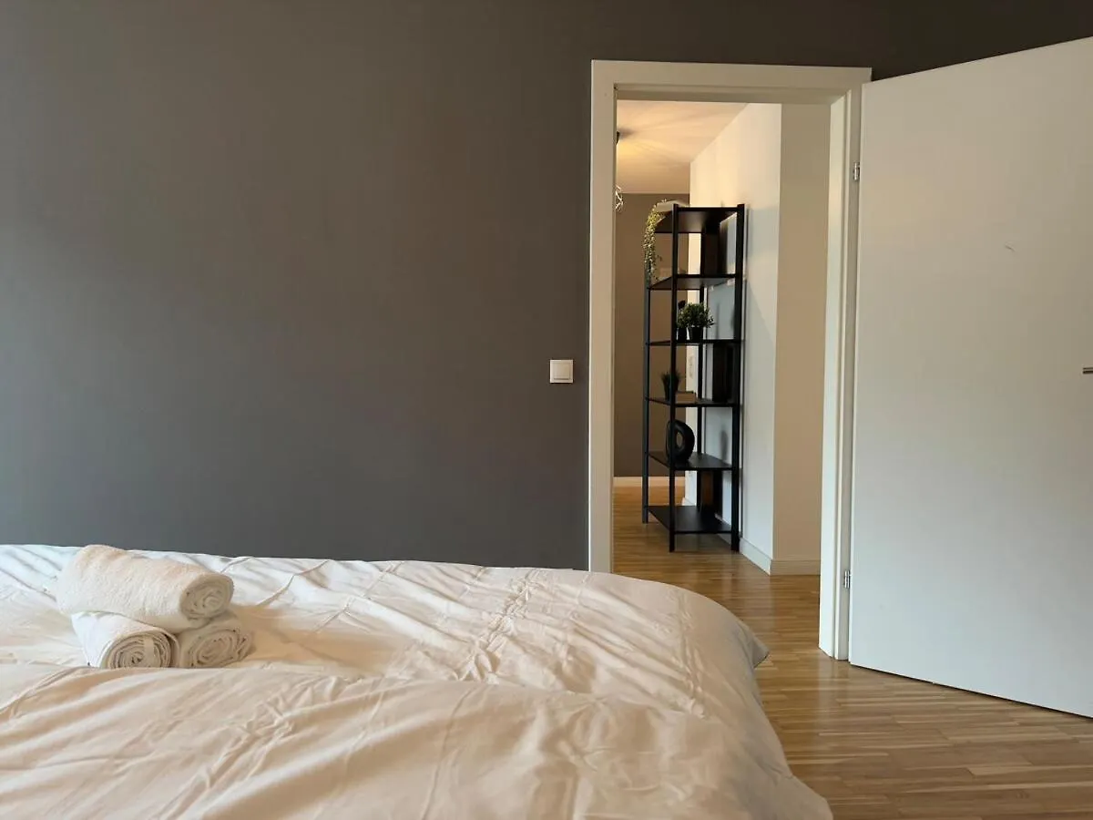 2Br, Danube, Central, U6 & S-Bahn - Axara Housing Brn 33 Vienna