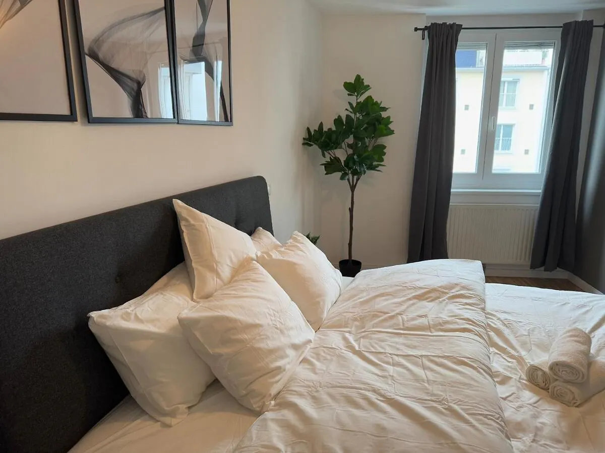 2Br, Danube, Central, U6 & S-Bahn - Axara Housing Brn 33 Vienna Austria